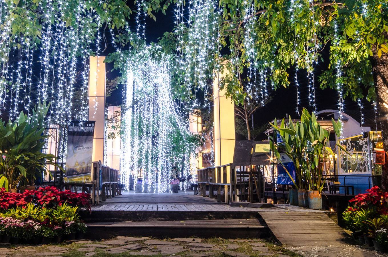 Grande Centre Point Ploenchit, ครัวจำแลง แปลงกาย, Sortrel Sathorn, บ้านน้ำเคียงดิน, ปลาอยู่เย็น, Samsen Villa, ครัวกรุงเทพ, Maldives Maodeep, Waterside Karaoke Restaurant, Little tree, The local Restaurant, Chocolate Ville, Ther Dining &amp; Bar, บ้านสุขนิยม, สวนอาหารบางบัว, แบมบูใหญ่, Craft Home , สวนอาหารซุ้มไผ่ เรโทร