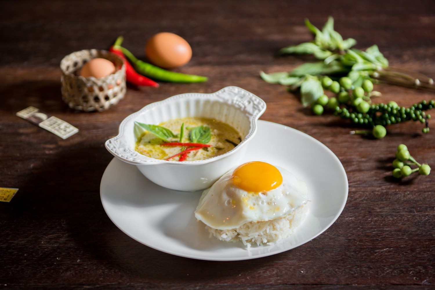 อร่อยเด็ด, ร้านข้าวต้มนายอ๋า, ร้านฟ้ามุ่ย, ร้านสุธาทิพย์, Blue Tree coffeebar, ร้านชั่งเส็ง ก๋วยเตี๋ยวลูกชิ้นปลา (เจ้เกียว), Pat Cafe Boraan แพท คาเฟ่ โบราณ, อ้วนโภชนา อาหารไทย อีสาน , ครัวป้าแดงบางลำพู, Cafe' Velodome