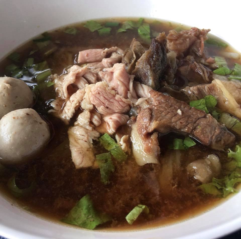 อร่อยเด็ด, ร้านข้าวต้มนายอ๋า, ร้านฟ้ามุ่ย, ร้านสุธาทิพย์, Blue Tree coffeebar, ร้านชั่งเส็ง ก๋วยเตี๋ยวลูกชิ้นปลา (เจ้เกียว), Pat Cafe Boraan แพท คาเฟ่ โบราณ, อ้วนโภชนา อาหารไทย อีสาน , ครัวป้าแดงบางลำพู, Cafe' Velodome