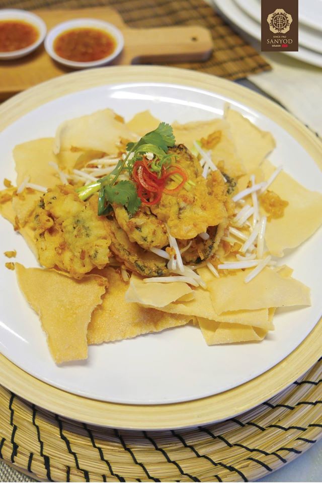 Ailati Resto, แสนยอด, ต๋องเต็มโต๊ะ, สาขาซอยเจริญกรุง 44, 80/20 bkk, ก๋วยเตี๋ยวเย็นตาโฟเกี๊ยวโต - บางรัก, โบ๊ยเกี๊ยเจ๊เนี๊ยวบางรัก, บุญทรัพย์คุณหลวง, นายเม้ง บะหมี่ปู เกี๊ยวกุ้งยักษ์, ทอดมันกวางตุ้ง สีนวล, เอ๋กระเพาะปลา ตรอกซุง, Panlee Bakery, ประจักษ์, ขาหมูตรอกซุงบางรัก เจ้าเก่า, ข้าวต้มปลา (กิมโป้), ข้าวขาหมูตีสาม, Hoklong Restaurant