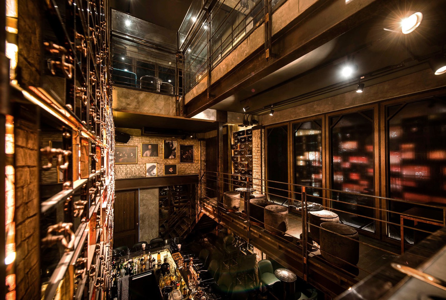 Pachi Bangkok, AINU Bar, Beer Belly Bkk, Cardroom BKK, She Bar, Rabbit Hole, Ekamai Beer House, SOHO BKK, Thonglor Yokocho トンロー横丁, Nowhere (โนแวร์), Another Round, HEAP Cafe' &amp; Restaurant