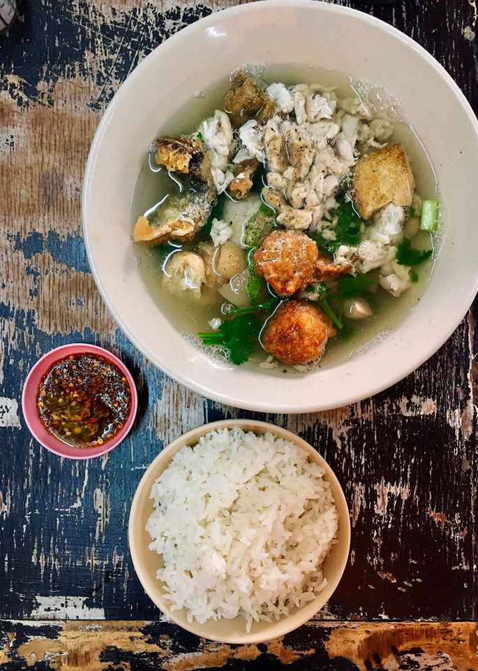Anya Authentic Thai Cuisine, Kinu, สาขาเสาชิงช้า, ภูธรบาร์, ครัวอัปษร, สาขาถนนดินสอ, ขนมกุ๋ยช่ายเจ๊ต้อย, ตาชัยก๋วยเตี๋ยวสุโขทัย, โกปี๊เฮี้ยะไถ่กี่ ณ เสาชิงช้า, ไทยทำ เกาเหลาสมองหมู, จิต เตาถ่าน, ศิริพรโภชนา, มนต์ นมสด, เจ๊นี เผือกหิมะ, ลูกชิ้นหมูแพร่งนรา, นายอ้วนเย็นตาโฟเสาชิงช้า, สุขนิยม ขนมครกสิงคโปร์, ทิพย์สมัย ผัดไทยประตูผี, เช็งซิมอี๊ , สาขาเสาชิงช้า, Bite and Bond, ร้านติ่นฟง Tinn Feng, บรรพชน Bun Bar Chon, นมโจ เสาชิงช้า, ข้าวหมูแดงนายชุน