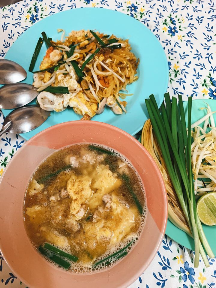 Anya Authentic Thai Cuisine, Kinu, สาขาเสาชิงช้า, ภูธรบาร์, ครัวอัปษร, สาขาถนนดินสอ, ขนมกุ๋ยช่ายเจ๊ต้อย, ตาชัยก๋วยเตี๋ยวสุโขทัย, โกปี๊เฮี้ยะไถ่กี่ ณ เสาชิงช้า, ไทยทำ เกาเหลาสมองหมู, จิต เตาถ่าน, ศิริพรโภชนา, มนต์ นมสด, เจ๊นี เผือกหิมะ, ลูกชิ้นหมูแพร่งนรา, นายอ้วนเย็นตาโฟเสาชิงช้า, สุขนิยม ขนมครกสิงคโปร์, ทิพย์สมัย ผัดไทยประตูผี, เช็งซิมอี๊ , สาขาเสาชิงช้า, Bite and Bond, ร้านติ่นฟง Tinn Feng, บรรพชน Bun Bar Chon, นมโจ เสาชิงช้า, ข้าวหมูแดงนายชุน