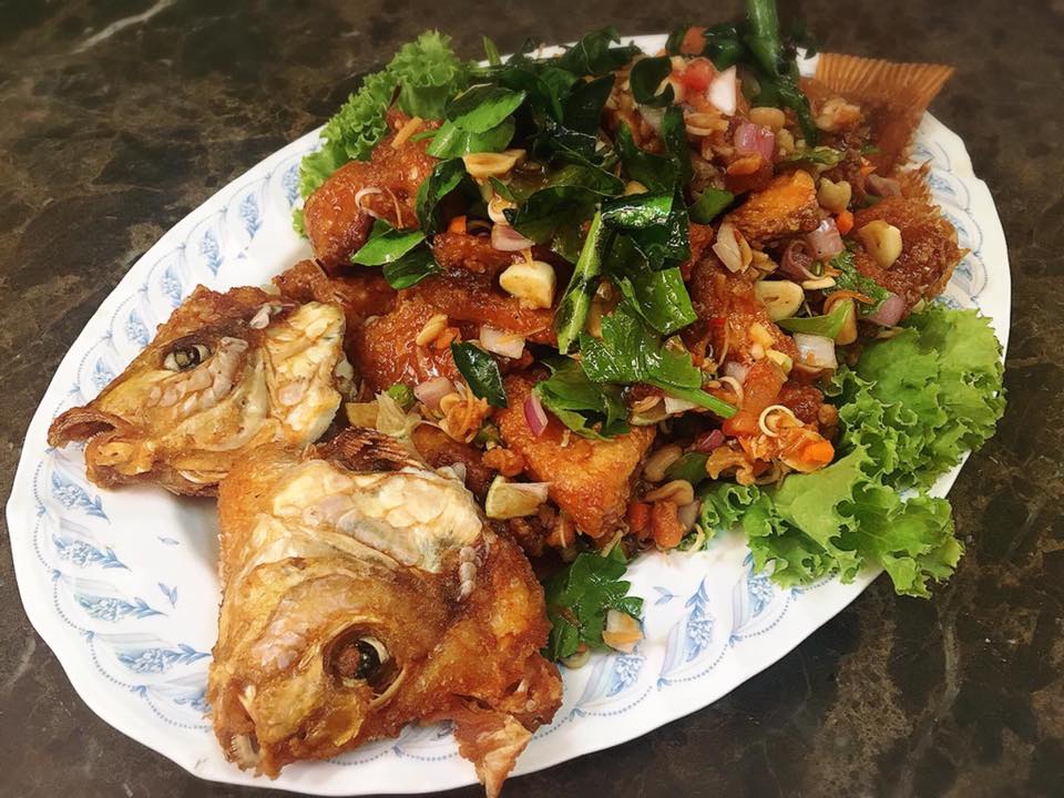 ร้านอ้นส้มตำปูม้า, ไผ่ขวาง, Zaab Station, เอมโอช by The Story, ครัวกางนา, คุ้มขวัญเจ้าเอย, ร้านบ้านเด, กุ่ยหมง, สวนอาหารเบญจรงค์ สุพรรณบุรี, ขัวะ, ลายน้ำ, มุมสบายครัวริมคลอง, ข้าวต้มโกเฑียร, นพรัตน์ ภัตตาคาร, กุ้งเป็น (เจ๊เน้ย), ขนาบน้ำสุพรรณบุรี and mellow, เรือนแพ (ครัวสุพรรณ) &amp; รีสอร์ท, ริมคลองเฮ้าส์, สุรชัยปลาเผา บึงไผ่แขก, Taiheiyo sushi suphanburi