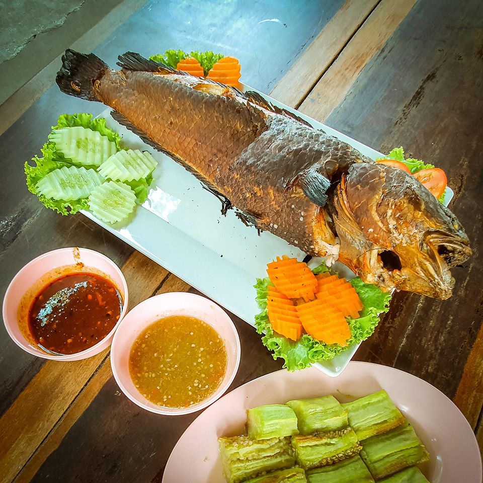 ร้านอ้นส้มตำปูม้า, ไผ่ขวาง, Zaab Station, เอมโอช by The Story, ครัวกางนา, คุ้มขวัญเจ้าเอย, ร้านบ้านเด, กุ่ยหมง, สวนอาหารเบญจรงค์ สุพรรณบุรี, ขัวะ, ลายน้ำ, มุมสบายครัวริมคลอง, ข้าวต้มโกเฑียร, นพรัตน์ ภัตตาคาร, กุ้งเป็น (เจ๊เน้ย), ขนาบน้ำสุพรรณบุรี and mellow, เรือนแพ (ครัวสุพรรณ) &amp; รีสอร์ท, ริมคลองเฮ้าส์, สุรชัยปลาเผา บึงไผ่แขก, Taiheiyo sushi suphanburi