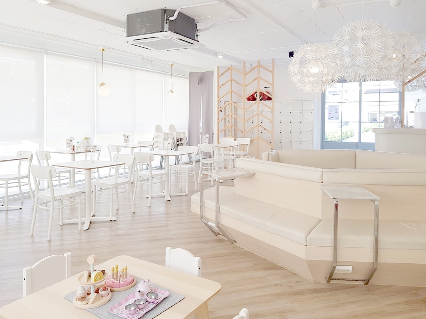 Kiddies’ House, ม้าก้านกล้วย คิดส์คาเฟ่, Little sheep kids cafe, Kickinkids, Moana Cafe, Organika Cafe and Play, Little Barn Kids Cafe, Pumpkin Art Town, DUBUA CAFE, FARM LUCK, Dressage Horse Café, Buttercup, Mari go round
