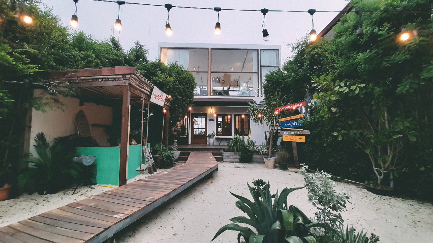 Pakron - พักร้อน เกาะล้าน, Fat Submarine Cafe, เกาะล้านคอฟฟี่แคมป์, Maharak Cafe, Never too small kohlarn, Love on sea, บัวลอยวันวานคาเฟ่ เกาะล้าน