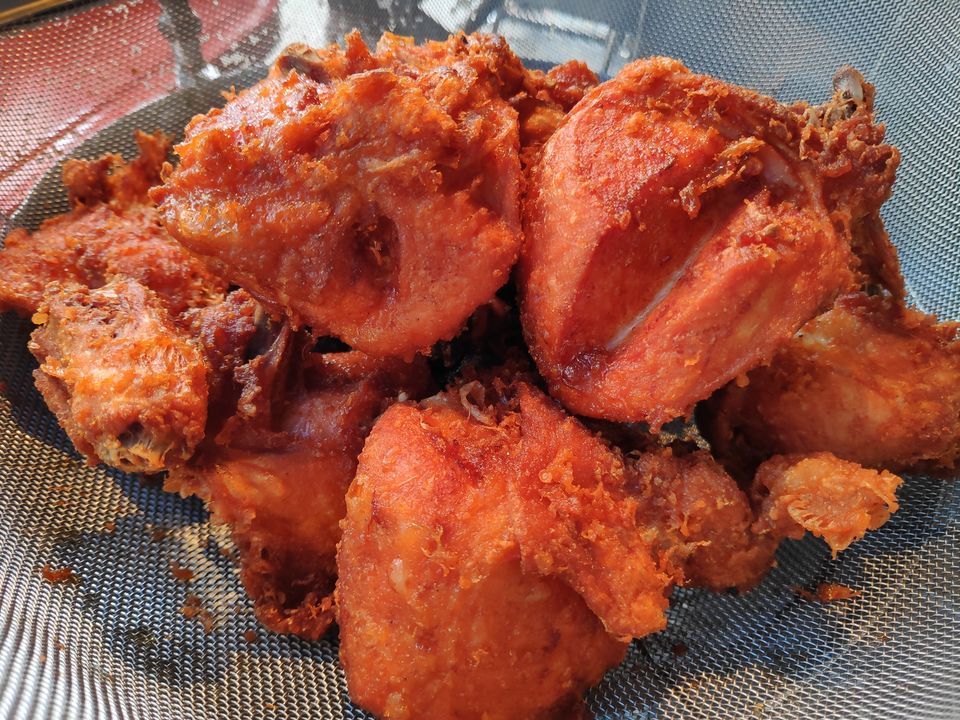 สวนชื่นสุข, Ar Restaurant Hatyai 嗳, ศิริ ต้มเลือดหมูหาดใหญ่, ไก่กรอบพี่เน่, ในรู, กุ๊กชัยติ่มซำ-ก๋วยเตี๋ยวราดหน้าปลากะพง, ร้านใต้ขอย ซอยตัน, กันเอง, หนานหยวน บะหมี่เกี๊ยวกุ้ง, สาขาปุณณกัณฑ์, ป่ายาง, บ้านก้ามปู, โชคดีแต่เตี้ยม บะกุ๊ดเต๋, ไก่ทอดหาดใหญ่มีนา, ร้านราดหน้าโกฉ่อน, ขนมจีนป้าชื่น, Space Bar, ขนมไข่เตาถ่านน้องนิล&คาเฟ่, ข้าวต้มรถแดง