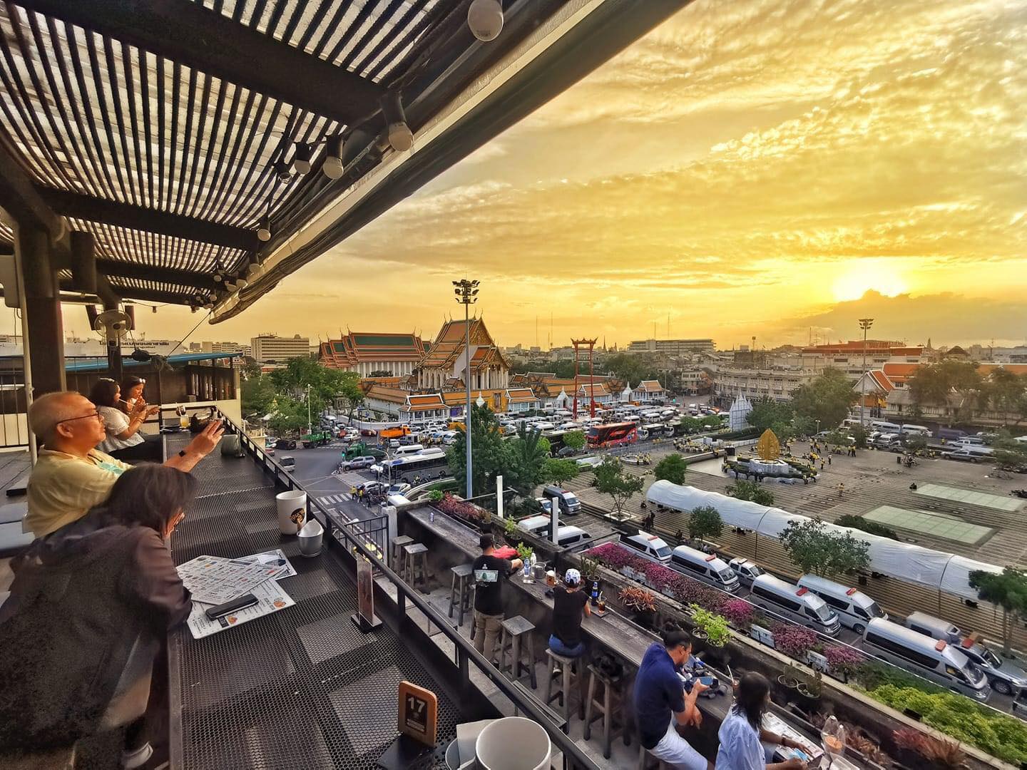 Level 50 by SEE FAH, Sanay Rooftop Bar, Cosmo Bar Bkk, Flashback Rooftop Bar, Dumbo BKK, Wallflowers Cafe, LeeLa Bar, 342 Bar, Peak-A-Boo Bar, SwingBar