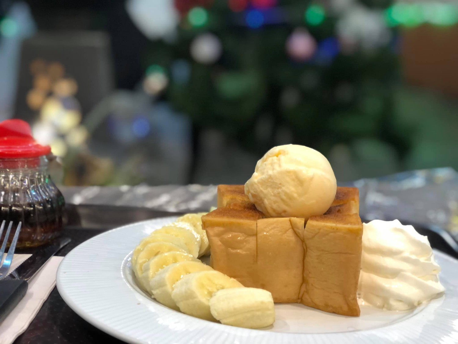 Anya Authentic Thai Cuisine, Kinu, สาขาเสาชิงช้า, ภูธรบาร์, ครัวอัปษร, สาขาถนนดินสอ, ขนมกุ๋ยช่ายเจ๊ต้อย, ตาชัยก๋วยเตี๋ยวสุโขทัย, โกปี๊เฮี้ยะไถ่กี่ ณ เสาชิงช้า, ไทยทำ เกาเหลาสมองหมู, จิต เตาถ่าน, ศิริพรโภชนา, มนต์ นมสด, เจ๊นี เผือกหิมะ, ลูกชิ้นหมูแพร่งนรา, นายอ้วนเย็นตาโฟเสาชิงช้า, สุขนิยม ขนมครกสิงคโปร์, ทิพย์สมัย ผัดไทยประตูผี, เช็งซิมอี๊ , สาขาเสาชิงช้า, Bite and Bond, ร้านติ่นฟง Tinn Feng, บรรพชน Bun Bar Chon, นมโจ เสาชิงช้า, ข้าวหมูแดงนายชุน