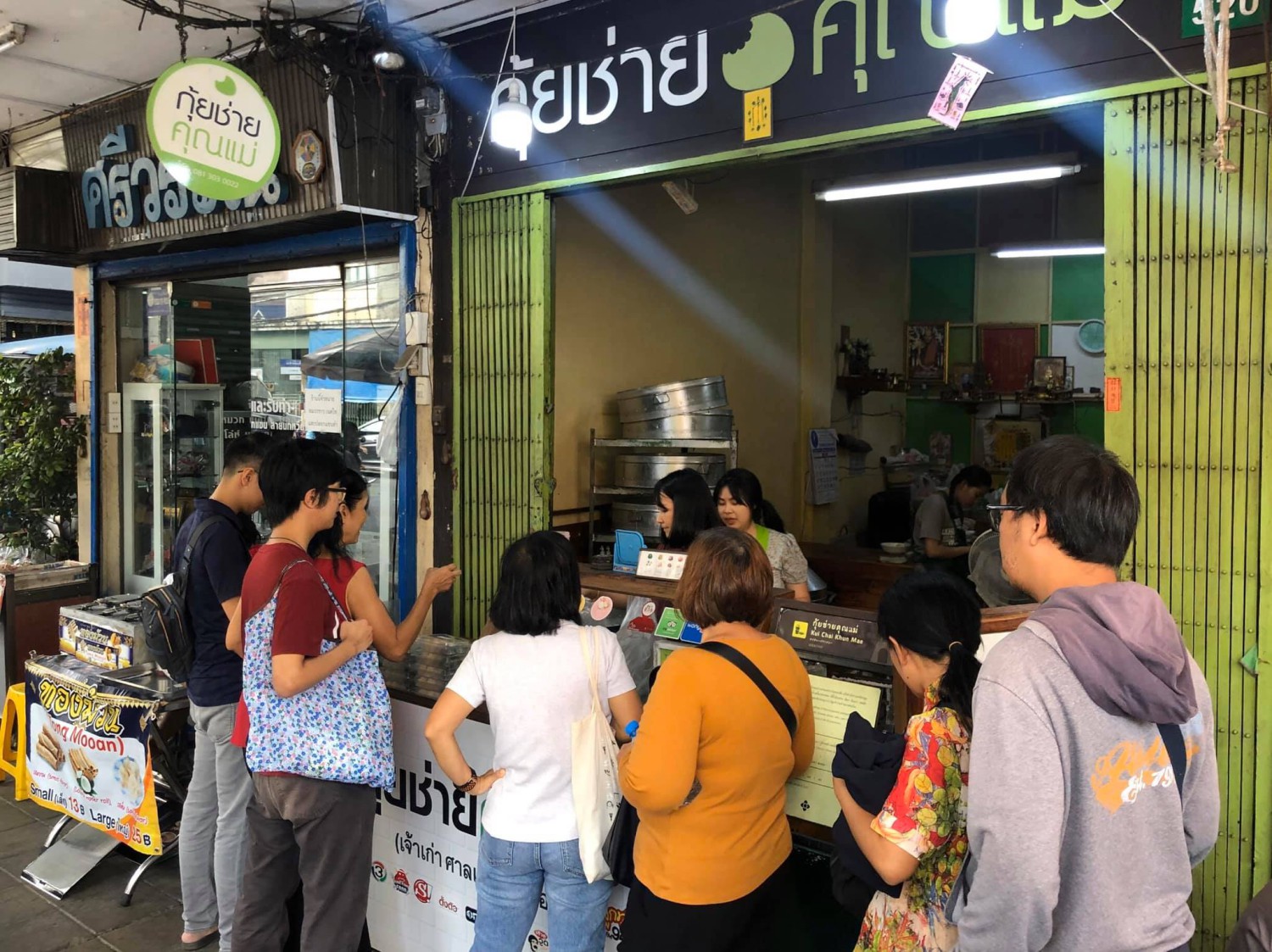 ร้านอาตี๋กุยช่าย, ร้าน ขนมกุยช่าย นายฮี้, กุยช่ายมิสหมวย, กุยช่ายสะพานหัน, ปากร้ายกุ้ยช่ายทอดตอกไข่, ขนมกุยช่ายนายพี, กุยช่ายคุณย่าวิไล, กระเพาะปลาเจ๊เอ็ง, กุยช่ายอาแปะเจ้าเก่า, อาเฟงลี่, ขนมกุ๋ยช่ายเจ๊ต้อย, กุ้ยช่ายคุณแม่, กุยช่ายเจ๊มล, กุยช่ายคุณแอ๋ววังหลัง, ท้องย้อยกุยช่าย, กุยช่ายเจ๊หมวย, เพลินเพลิน กุยช่ายทอดกรอบ