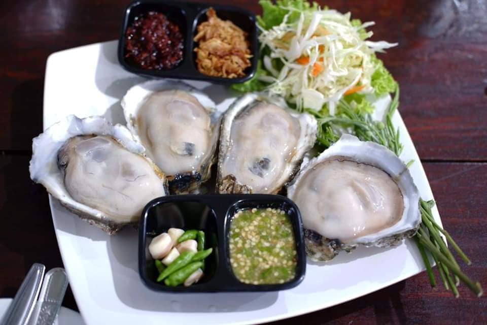 ครัวผักสด, Iconic Club Style, แก้วติ่มซำ, ตำ มึน มึน น., สวนอาหารริเวอร์ไซด์การเด้น, ยายปวด, ลุย, นิวแซ่บสุดซอย, ครัวตาอ้อซีฟู๊ด ชุมพร, ลุงเผล็นกุ้งหลวง, แม่ไม้ซีฟู้ด, ครัวสวนตาจี๊ด, ฟารีดาชาโรตี สาขาชุมพร, ก๋วยเตี๋ยวเนื้อนายดำ, ครัวทุ่งแพะ, บ้านพรรคพวก, ร้านอาหารตะเกียงไทยชุมพร, โกเหลียง, ครัวบ้านริมน้ำ ไร่ล่างซิตี้, พนังตักซีฟู๊ด คาเฟ่&amp;บาร์, ติ่มซำ หอเจี๊ยะ at ชุมพร, ครัวคุณจักษ์