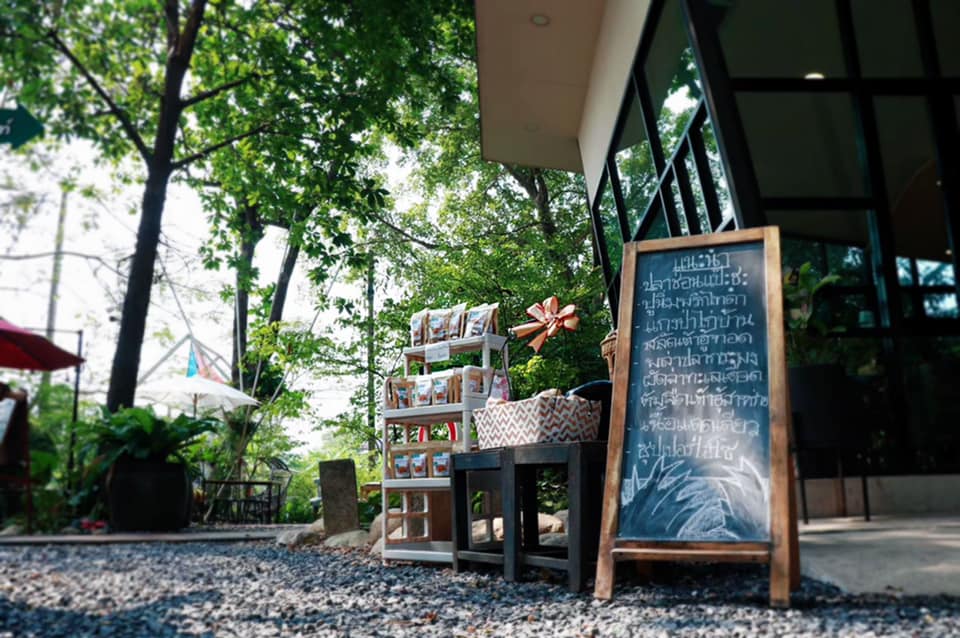 บ้านสวย ในสวน, Siam Brasserie , The Treehouse Nongchok, Natura Cafe, BaanNaiSuan Cafe&Yoga, Patom, Portobello & Désiré, ครัวบ้านสวนสุวรรณ, ร้านอาหารฐิตารีย์ สวนรถไฟ จตุจักร, บ้านสวน อบอวลรัก
