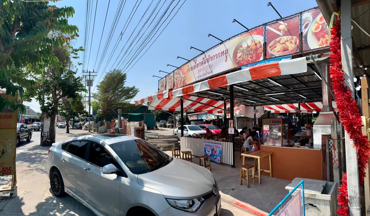 ก๋วยเตี๋ยวต้มยำเจ้ดำ200ปี, ก๋วยเตี๋ยวต้มยำนายฮัน, ปากแดงก๋วยเตี๋ยวต้มยำ, บ้านก๋วยเตี๋ยวต้มยำหมูเด้ง ลาดพร้าว101, ก๋วยเตี๋ยวต้มยำไข่ลาวา, ก๋วยเตี๋ยวต้มยำกากหมู สูตรโบราณ ท่าน้ำนนท์, เด็กเส้น, พี่อ้อ ก๋วยเตี๋ยวต้มยำกุ้ง
