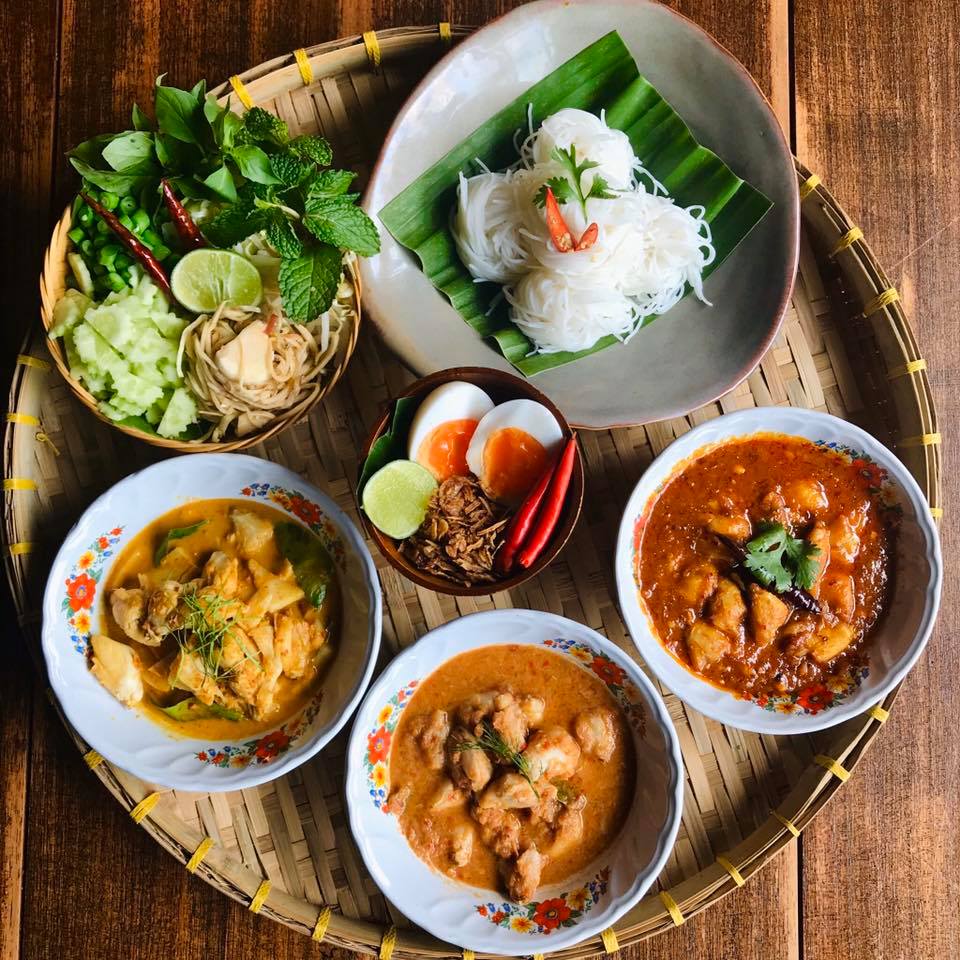 ครัวจำแลง แปลงกาย, ศรีตราด, Jirakaan Restaurant, เสวยซีฟู้ด, เรือนมัลลิการ์, ต้นเครื่อง, บ้านไอซ์, Gedhawa เก็ดถะหวา, Cr. ภาพทั้งหมดจาก Facebook Gedhawa Sukhumvit33, Madam Saranair มาดามสาระแหน่, ตะลิงปลิง สุขุมวิท 34, แสนสำราญที่แสนแสบ