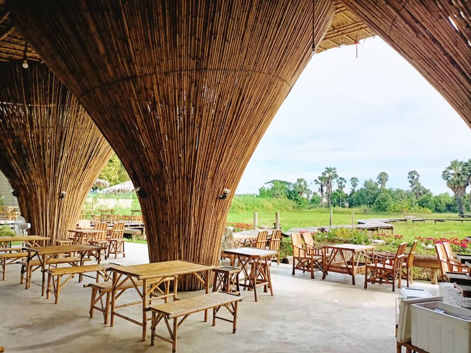 Smitten Cafe and Decor, Thong Ampai Café, THREE Cafe, Continue.cafe, Sunday in 345 cafe, Aprilhouse, The Aileen Cafe', Oliva Cafe, The Kottage Cafe, Plant Cafe, ปิ่นโตนามีตาล, Baan Kanom De'Pathum, Pumpkin Art Town, Mushroom Hut Cafe, KAD Cafe - กาด คาเฟ่, ADAM cafe