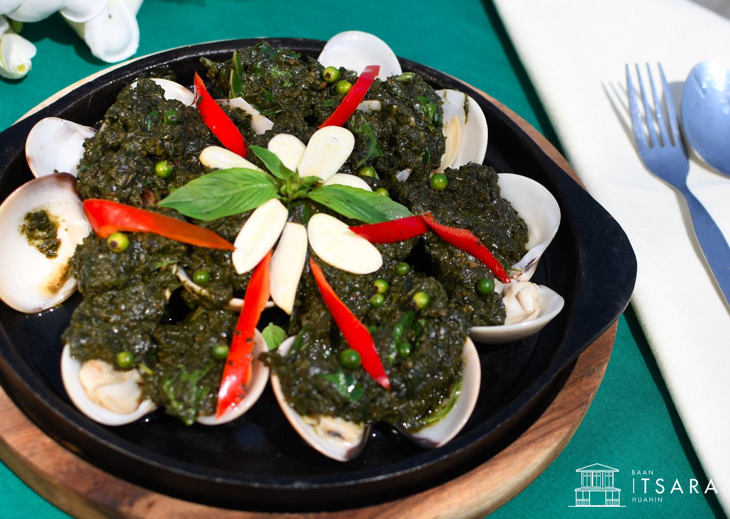 ร้านน้องเจเจ อาหารไทยพื้นบ้าน ซ.หัวหิน43-45, ร้านลุงบังหัวปลาหม้อไฟ หัวหิน, ร้านบ้านครูส่วน by ปลา, Tanya's, ร้านเกี๊ยวปลานำชัย, เจ๊กเปี๊ยะ, ครัวแม่ฬา, บ้านอิสระ, พาสใต้ บาย เชฟเต้หัวหิน Pastay by cheftae, ครัวเจ๊เนี้ยวหัวหิน51, โกหมาก หัวหิน, ซาลาเปาเตาถ่าน BY ยายม่วย, ร้านขนมไทยแม่เก็บหัวหิน, ครัวแม่กะเมย