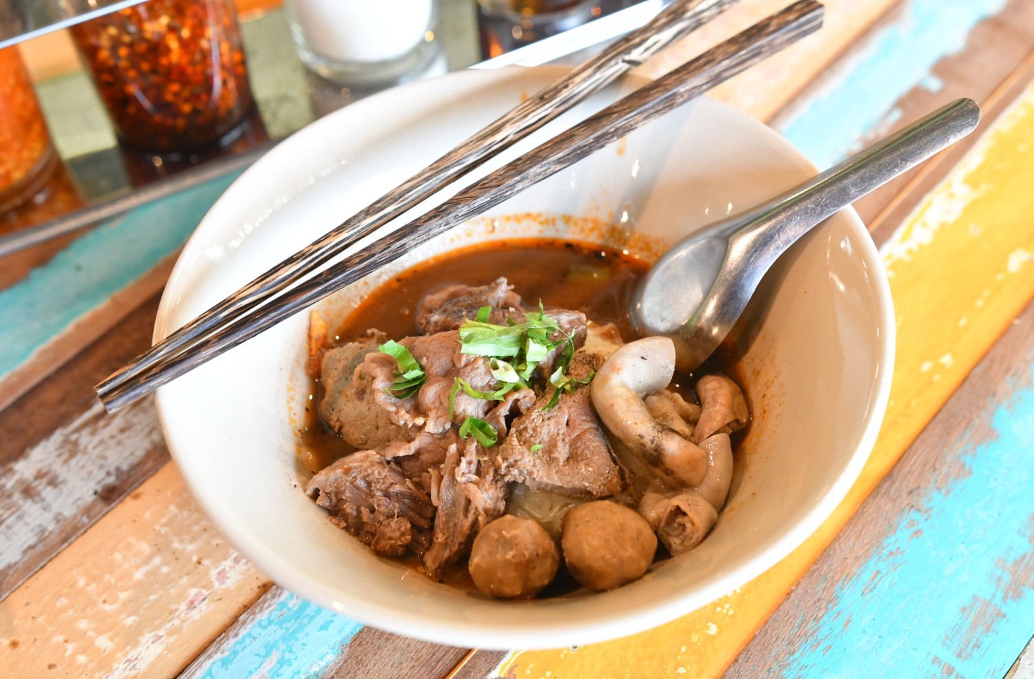 ก๋วยเตี๋ยวเรือในคลอง อยุธยา, กรุงเก่า"เตี๋ยวเรือ", ก๋วยเตี๋ยวเรือลวกปากริมคลอง &amp; หมูกะทะ อยุธยา, ก๋วยเตี๋ยวเรืออยุธยา-โอชินสูตรโบราณ, ร้านก๋วยเตี๋ยวเรือโอ่งบนแพริมแม่น้ำน้อย, ก๋วยเตี๋ยวเรือกิมหลวน อยุธยา, ก๋วยเตี๋ยวเรือ ตาลเดี่ยว'เตี๋ยวเรือ, ก๋วยเตี๊ยวลุงแจ๊ะ (บัวหวาน), ร้านก๋วยเตี๋ยวตาไห (คลองท่อ), ก๋วยเตี๋ยวเรือแม่วันดี อยุธยา, ก๋วยเตี๋ยวเรือแม่ต่วม อยุธยา, ก๋วยเตี๋ยวเรือ เสือร้องไห้, ก๋วยเตี๋ยวเรือ "รสโจ๊ะ" ป้าไวท์, ก๋วยเตี๋ยวเรืออยุธยา ป้าษา2, ก๋วยเตี๋ยววัดใหญ่, ก๋วยเตี๋ยวเรือห้อยขา อยุธยา, ก๋วยเตี๋ยวเรือนายอ๊อฟ สูตร”ยายจง”รสดั้งเดิม, ไทยเทวา ก๋วยเตี๋ยวเรืออยุธยา, ต้อยตลาดแตก สาขาใหญ่ ก๋วยเตี๋ยวเรืออยุธยา