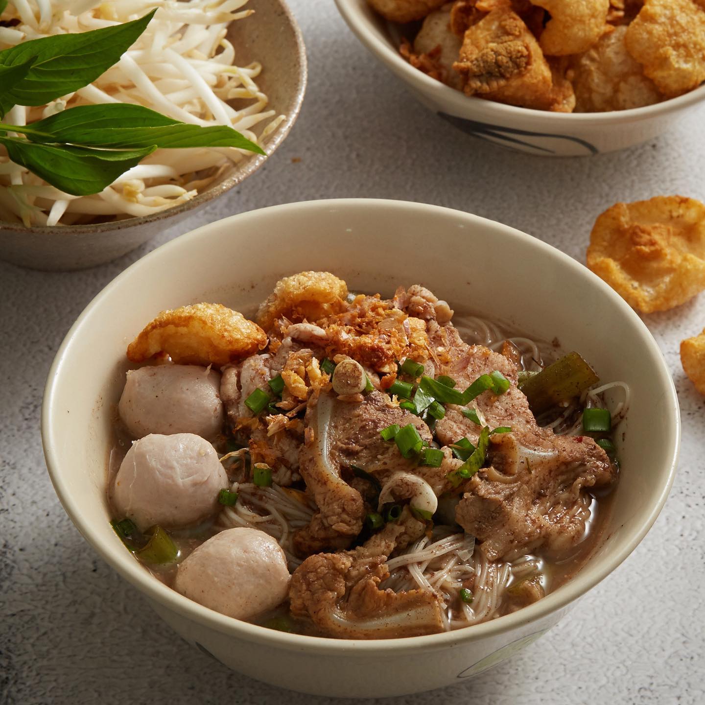 ก๋วยเตี๋ยวเรือในคลอง อยุธยา, กรุงเก่า"เตี๋ยวเรือ", ก๋วยเตี๋ยวเรือลวกปากริมคลอง &amp; หมูกะทะ อยุธยา, ก๋วยเตี๋ยวเรืออยุธยา-โอชินสูตรโบราณ, ร้านก๋วยเตี๋ยวเรือโอ่งบนแพริมแม่น้ำน้อย, ก๋วยเตี๋ยวเรือกิมหลวน อยุธยา, ก๋วยเตี๋ยวเรือ ตาลเดี่ยว'เตี๋ยวเรือ, ก๋วยเตี๊ยวลุงแจ๊ะ (บัวหวาน), ร้านก๋วยเตี๋ยวตาไห (คลองท่อ), ก๋วยเตี๋ยวเรือแม่วันดี อยุธยา, ก๋วยเตี๋ยวเรือแม่ต่วม อยุธยา, ก๋วยเตี๋ยวเรือ เสือร้องไห้, ก๋วยเตี๋ยวเรือ "รสโจ๊ะ" ป้าไวท์, ก๋วยเตี๋ยวเรืออยุธยา ป้าษา2, ก๋วยเตี๋ยววัดใหญ่, ก๋วยเตี๋ยวเรือห้อยขา อยุธยา, ก๋วยเตี๋ยวเรือนายอ๊อฟ สูตร”ยายจง”รสดั้งเดิม, ไทยเทวา ก๋วยเตี๋ยวเรืออยุธยา, ต้อยตลาดแตก สาขาใหญ่ ก๋วยเตี๋ยวเรืออยุธยา