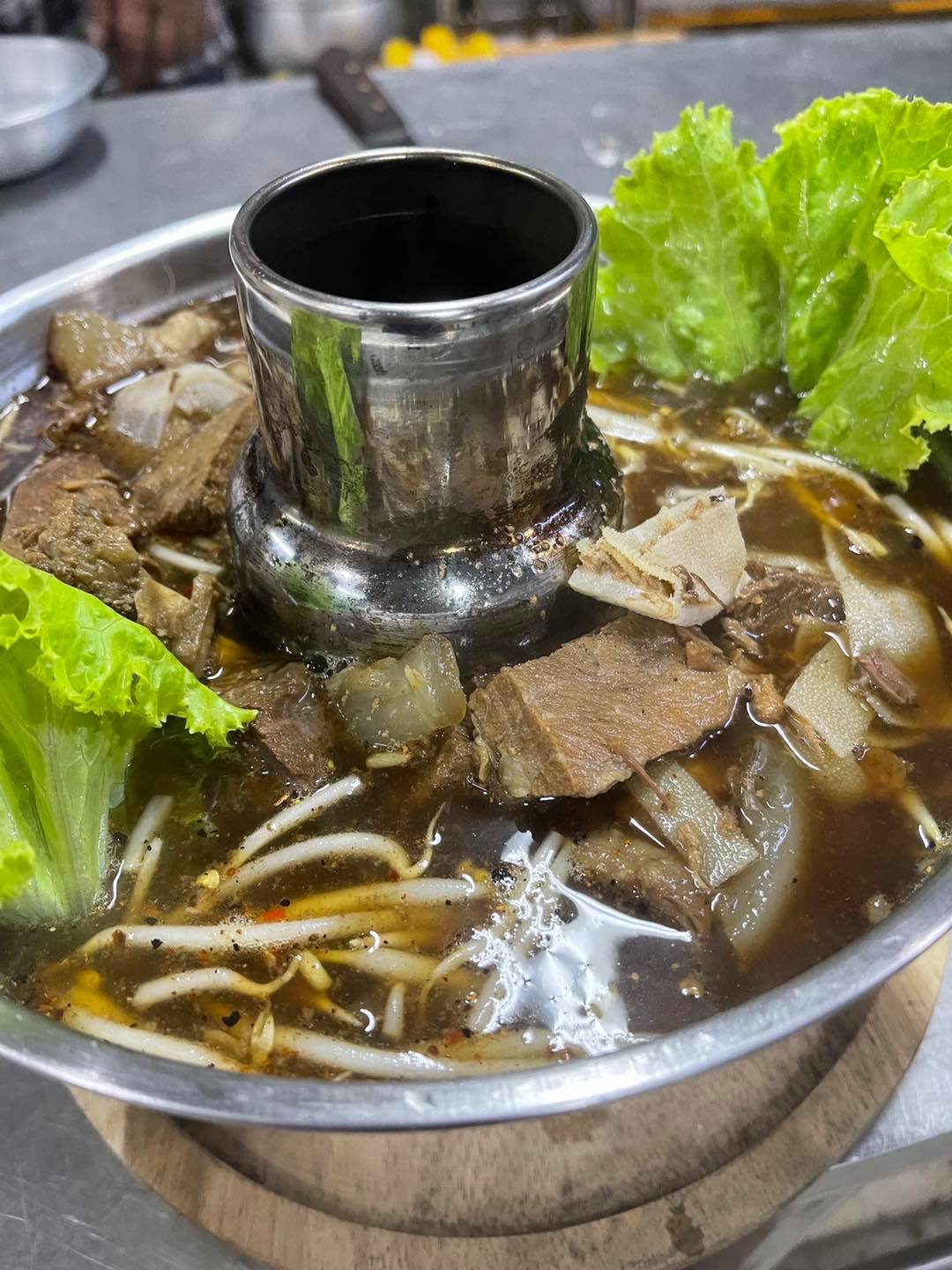 ก๋วยเตี๋ยวเรือในคลอง อยุธยา, กรุงเก่า"เตี๋ยวเรือ", ก๋วยเตี๋ยวเรือลวกปากริมคลอง &amp; หมูกะทะ อยุธยา, ก๋วยเตี๋ยวเรืออยุธยา-โอชินสูตรโบราณ, ร้านก๋วยเตี๋ยวเรือโอ่งบนแพริมแม่น้ำน้อย, ก๋วยเตี๋ยวเรือกิมหลวน อยุธยา, ก๋วยเตี๋ยวเรือ ตาลเดี่ยว'เตี๋ยวเรือ, ก๋วยเตี๊ยวลุงแจ๊ะ (บัวหวาน), ร้านก๋วยเตี๋ยวตาไห (คลองท่อ), ก๋วยเตี๋ยวเรือแม่วันดี อยุธยา, ก๋วยเตี๋ยวเรือแม่ต่วม อยุธยา, ก๋วยเตี๋ยวเรือ เสือร้องไห้, ก๋วยเตี๋ยวเรือ "รสโจ๊ะ" ป้าไวท์, ก๋วยเตี๋ยวเรืออยุธยา ป้าษา2, ก๋วยเตี๋ยววัดใหญ่, ก๋วยเตี๋ยวเรือห้อยขา อยุธยา, ก๋วยเตี๋ยวเรือนายอ๊อฟ สูตร”ยายจง”รสดั้งเดิม, ไทยเทวา ก๋วยเตี๋ยวเรืออยุธยา, ต้อยตลาดแตก สาขาใหญ่ ก๋วยเตี๋ยวเรืออยุธยา