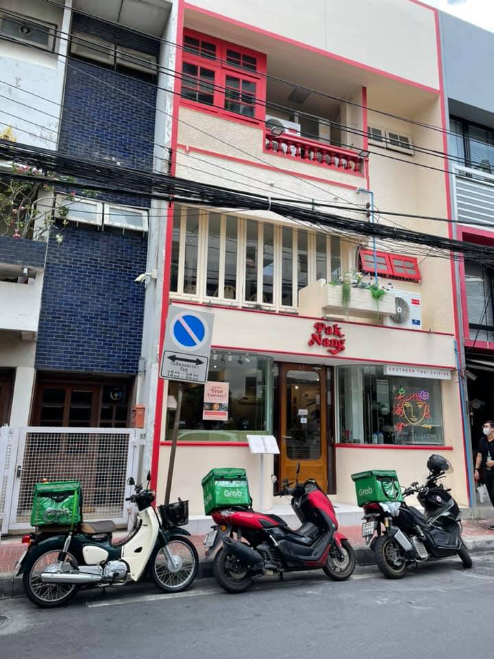 ครัวจำแลง แปลงกาย, ยุ้งข้าวหอม, ขมิ้น Camin Cuisine &amp; Cafe, สาขาอารีย์, ละมุนลิ้น โฮม คิทเช่น, ภูเก็จ, Bistro Palette, Aim.Bangkok, บ้านสะใภ้ใต้, ครัวข้าวหอม แกงปักษ์ใต้, บ้านไอซ์, Paknang.bkk, คุ้น•เคย Eatery, Cafe &amp; Bar, ครัวรสนคร, ครัวคุณอิ้น, สาขาเลียบทางด่วนรามอินทรา, ครัวปากพนัง (อาหารปักษ์ใต้), ปรายระย้า, เรือนแม่หลุย, มัลลิกา ชุมพร อาหารปักษ์ใต้