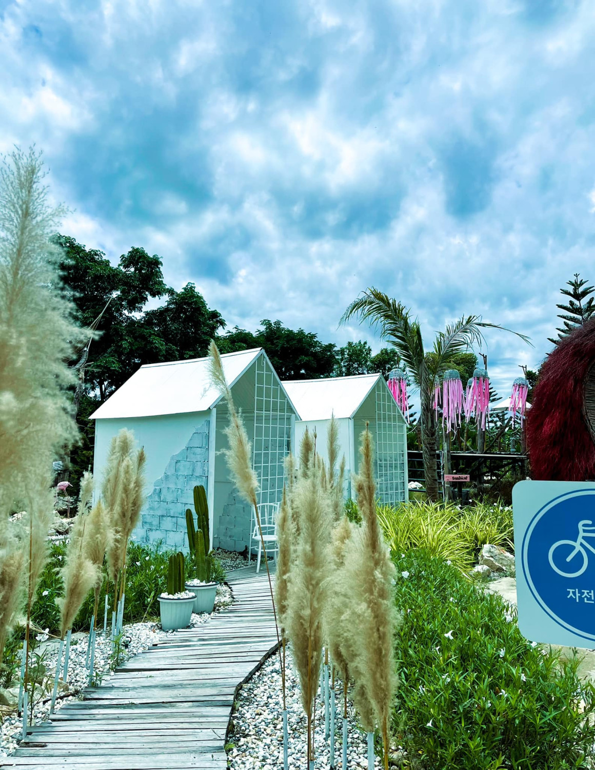 BOHO STORY CAFE, Z2 Cafe, Cafe ริมบัว กาญจนบุรี, DAY'S CAFE, RAVI RIVA CAFE, มีนา cafe', ลำยวน กาญจนบุรี