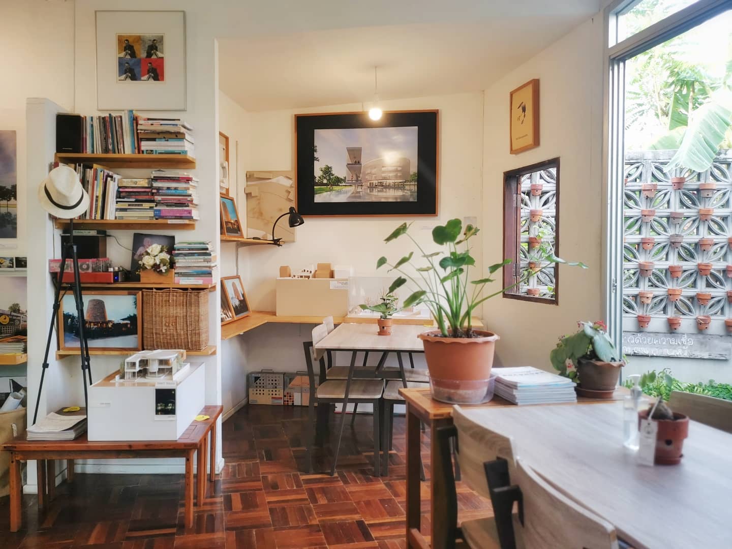 White House Forest, เกษม : KASEM Coffee, Rosie.nak, Luk Labb Coffee, Grande KAFE, KFD in Town, สวรรค์บ้านนา คาเฟ่ Food &amp; Drink, กอหญ้า คาเฟ่, ณ บุ่ง Coffee, polar polar CAFE', Yellow Pumpkin, ร้าน Yellow Pumpkin เปิดบริการตามปกติ 11.00-17.00 น. (ปิดวันพฤหัสบดี), I'm home cafe, ประจำอำเภอ, glinfon, 382 Space Café, La-Moon cafe'