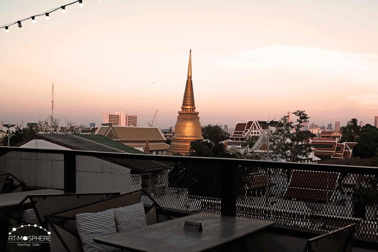 Moonshine Bar, พิซซ่าลันตา Pizza Lanta, Chart Bar, At-Mosphere Rooftop Cafe', Molly, Buddy Beer, Fu Bar, Prime Burger Khaosan, Ranee’s Restaurant, Hippie De Bar