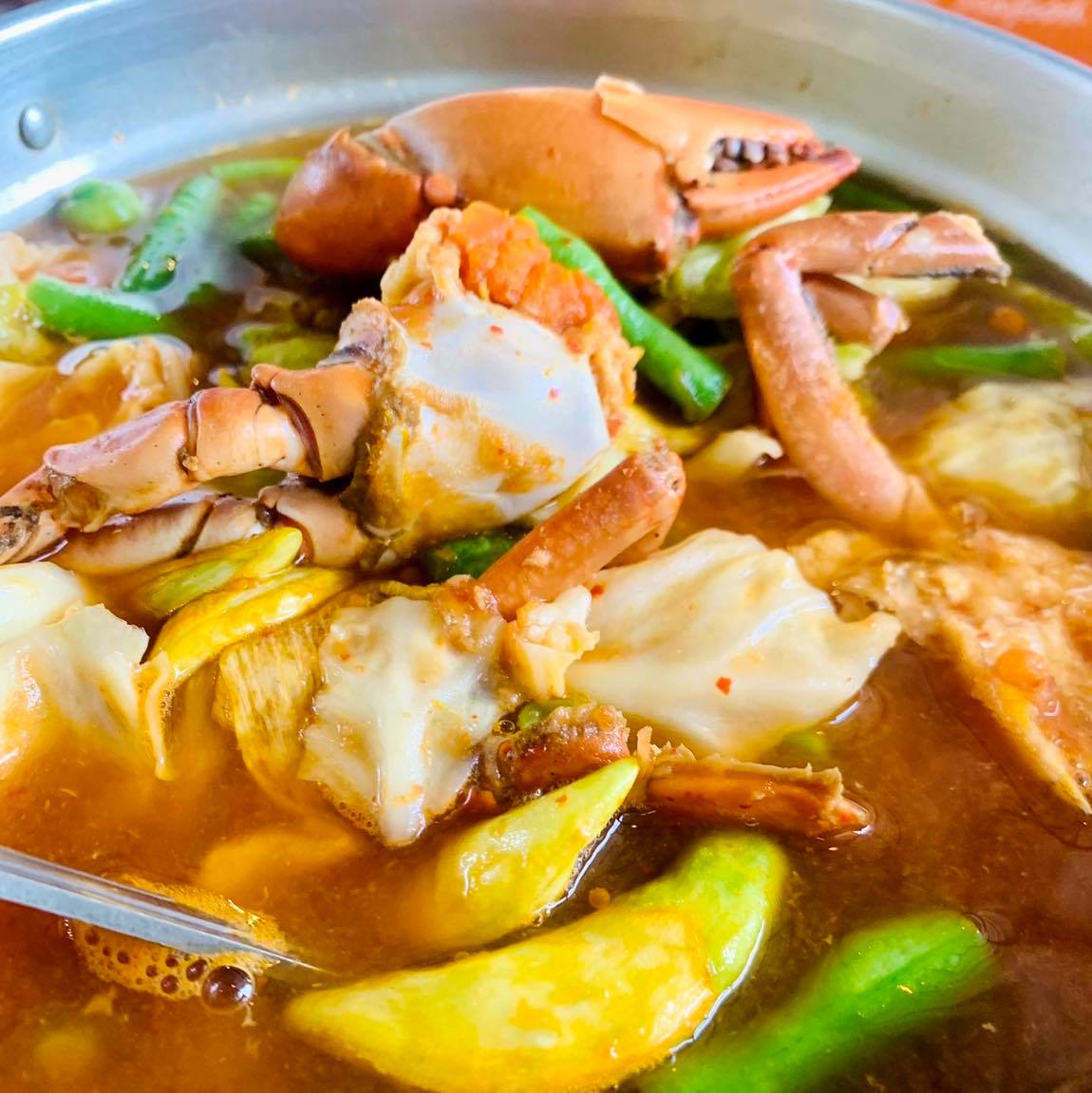 จ๊ะโอ๋ซีฟู๊ด, รุ่งฟ้า ซีฟู้ด, วิวทิวไม้ ซีฟู้ด, ครัวลุงแถม, ครัวแพขวัญใจซีฟู้ด บางขุนเทียน, ครัวน้าเนียมซีฟู้ด, ครัวนพเก้าซีฟู้ด, ครัวทับทิม ซีฟู้ด, ครัวพ่อกำนันซีฟู๊ด บางขุนเทียน-ชายทะเล, บ้านปองพลซีฟู้ด, ครัววลัยพร, ธารทะเลซีฟู้ด บางขุนเทียน-ชายทะเล, ฟาร์มสมใจซีฟู้ดส์ บางขุนเทียนชายทะเล, ครัวคุณอรซีฟู๊ดบางขุนเทียน