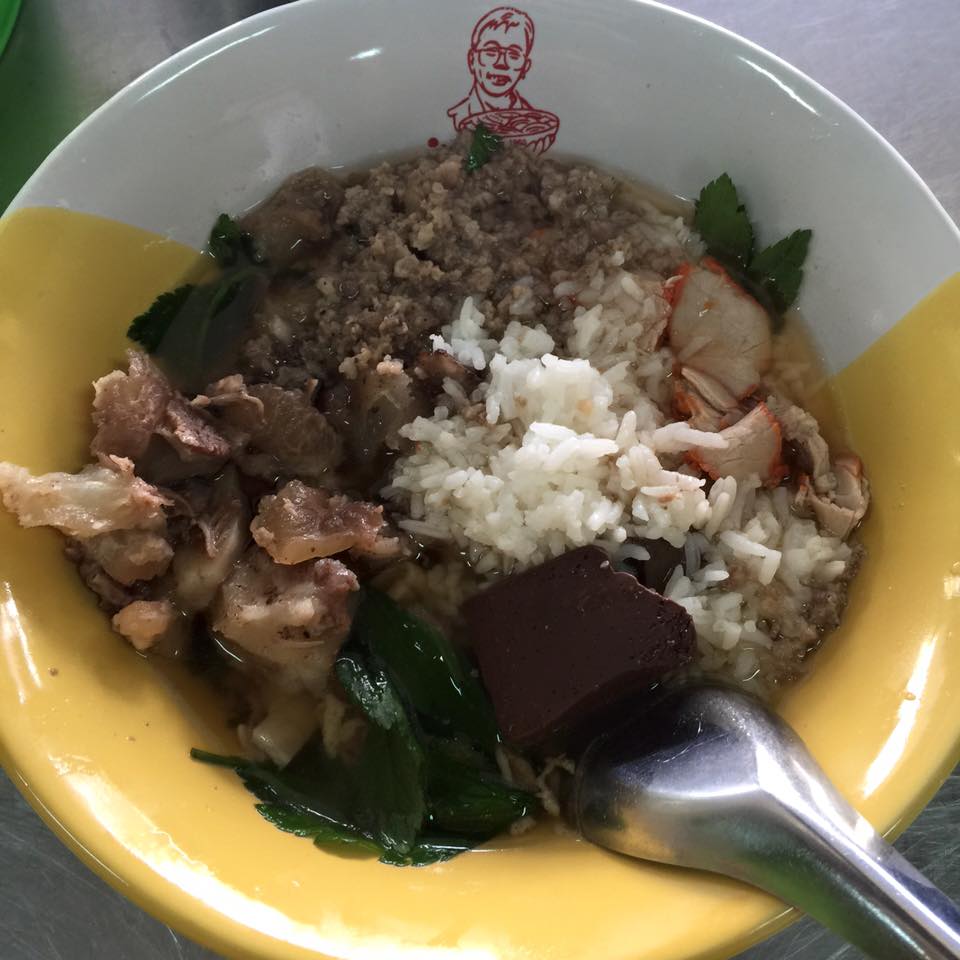 บ้านพระยาสุเรนทร์, The Riverside Restaurant Lampang, อร่อยบาทเดียว, ฮอมครัวเมือง, บะหมี่โกจือ ข้างไปรษณีย์ลำปาง, ข้าวซอยป้าบุญ ลำปาง, ข้าวมันไก่ห้าแยก, ก๋วยเตี๋ยวบ้านดง ลำปาง, ข้าวซอยอิสลาม ลำปางหนา