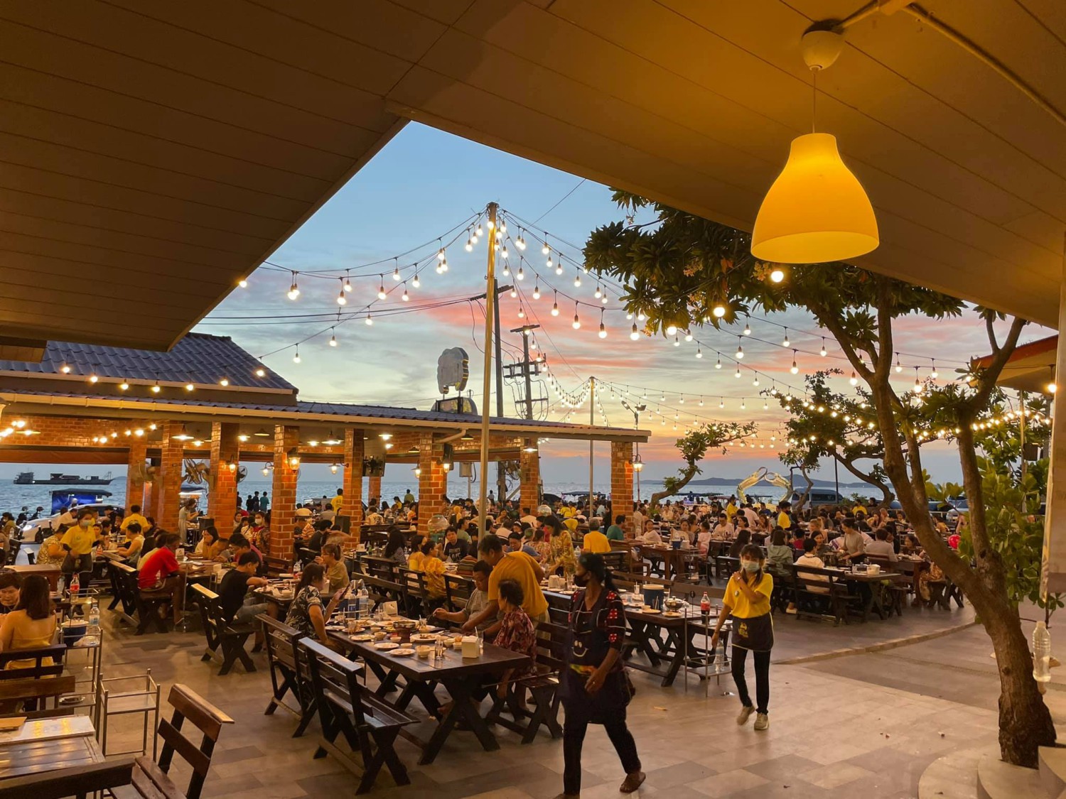 ปูเป็น SEAFOOD PATTAYA, ริมหาด ซีฟู๊ด, ลุงบอยป้ารัตน์, สาขาหาดจอมเทียน, Krua Dongtan ครัวดงตาล, ลุงไสว 1 สุดหาดจอมเทียน พัทยา, ศรีนวลซีฟู้ด, Anantaya Resort &amp; Seafood Pattaya, สุดเขต ทะเลเผา