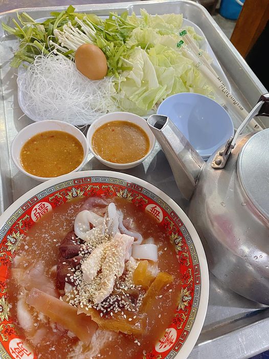 ร้านอ้นส้มตำปูม้า, ไผ่ขวาง, Zaab Station, เอมโอช by The Story, ครัวกางนา, คุ้มขวัญเจ้าเอย, ร้านบ้านเด, กุ่ยหมง, สวนอาหารเบญจรงค์ สุพรรณบุรี, ขัวะ, ลายน้ำ, มุมสบายครัวริมคลอง, ข้าวต้มโกเฑียร, นพรัตน์ ภัตตาคาร, กุ้งเป็น (เจ๊เน้ย), ขนาบน้ำสุพรรณบุรี and mellow, เรือนแพ (ครัวสุพรรณ) &amp; รีสอร์ท, ริมคลองเฮ้าส์, สุรชัยปลาเผา บึงไผ่แขก, Taiheiyo sushi suphanburi