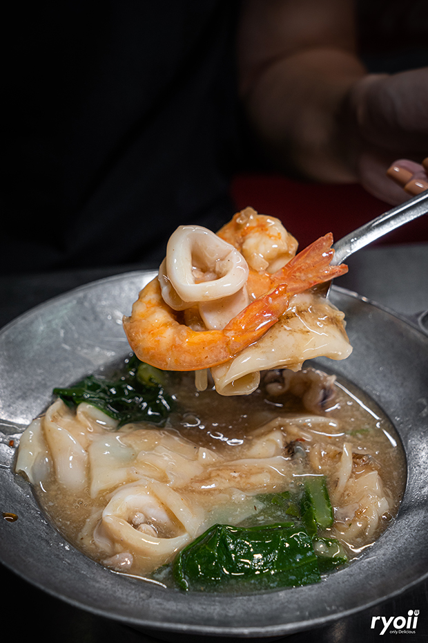 Anya Authentic Thai Cuisine, Kinu, สาขาเสาชิงช้า, ภูธรบาร์, ครัวอัปษร, สาขาถนนดินสอ, ขนมกุ๋ยช่ายเจ๊ต้อย, ตาชัยก๋วยเตี๋ยวสุโขทัย, โกปี๊เฮี้ยะไถ่กี่ ณ เสาชิงช้า, ไทยทำ เกาเหลาสมองหมู, จิต เตาถ่าน, ศิริพรโภชนา, มนต์ นมสด, เจ๊นี เผือกหิมะ, ลูกชิ้นหมูแพร่งนรา, นายอ้วนเย็นตาโฟเสาชิงช้า, สุขนิยม ขนมครกสิงคโปร์, ทิพย์สมัย ผัดไทยประตูผี, เช็งซิมอี๊ , สาขาเสาชิงช้า, Bite and Bond, ร้านติ่นฟง Tinn Feng, บรรพชน Bun Bar Chon, นมโจ เสาชิงช้า, ข้าวหมูแดงนายชุน