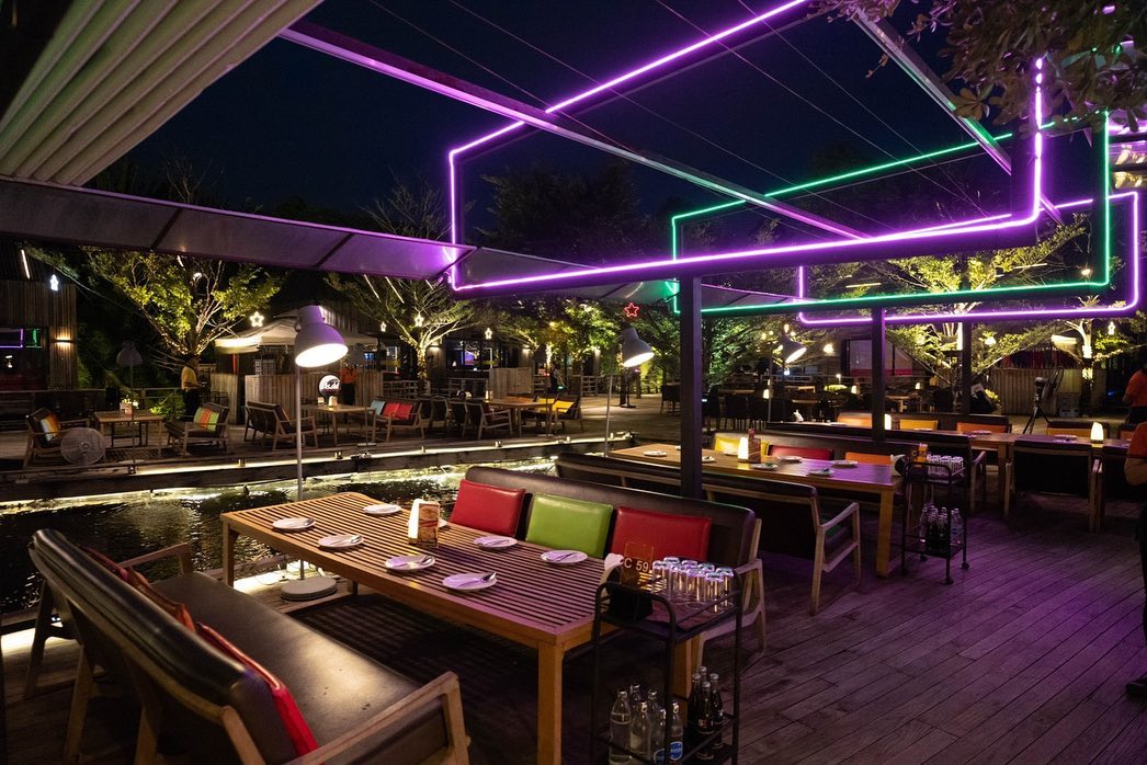 Grande Centre Point Ploenchit, ครัวจำแลง แปลงกาย, Sortrel Sathorn, บ้านน้ำเคียงดิน, ปลาอยู่เย็น, Samsen Villa, ครัวกรุงเทพ, Maldives Maodeep, Waterside Karaoke Restaurant, Little tree, The local Restaurant, Chocolate Ville, Ther Dining &amp; Bar, บ้านสุขนิยม, สวนอาหารบางบัว, แบมบูใหญ่, Craft Home , สวนอาหารซุ้มไผ่ เรโทร