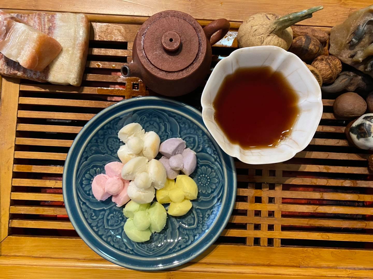 ส้มตำอุทุมพรกสิกรบางลำพู, คาริม โรตีมะตะบะ​, ขนมจีนน้ำยา บางลำภู, เจ้กบบางลำภู ต้มยำกุ้งรอบกลางคืน, Patonggo Cafe, จิระเย็นตาโฟ, ข้าวแกงบางลำพู 2517, ขนมเบื้องแม่ประภา, อาอีซะฮ์ รสดี, พัวกี่, ก๋วยเตี๋ยวลูกชิ้นปลานายง้ำ, โรงนํ้าชา มิตรามิตร, ข้าวแช่แม่ศิริ บางลำพู, พิกุลถั่วแปบแป้งสด, ห้องอาหารกร บางลำพู, เตี๋ยวตุ๋นบ้านสวน สาขาบางลำพู