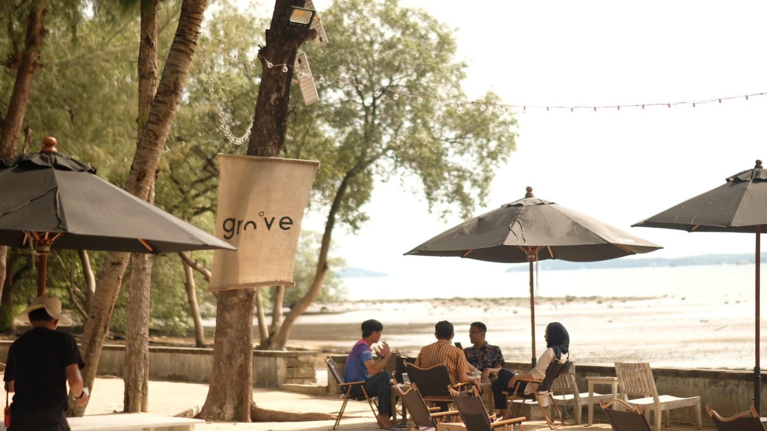 MOONSTo̲̲NE, Bread Crumbs Cafe, Happy Cafe and Minifarm, เสื่อผืน หมอนใบ, WA-Phuket, Honest Coffee &amp; Service, Grove Phuket, RYN, DouBrew Coffee &amp; Craft, The Tent, หนัง(สือ)2521