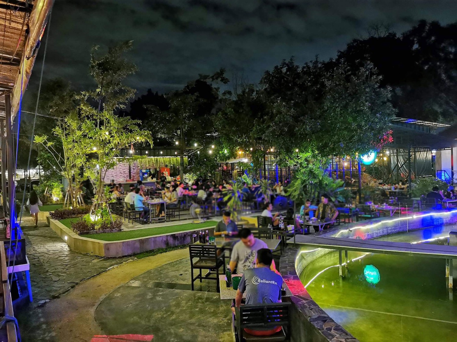RARIN : BKK Riverside Venue, บ้านเอกเขนก ชัยพฤกษ์, The local Restaurant, Waterside Karaoke Restaurant, พหลวิว, River Wine Karaoke Restaurant, Green Bar and Restaurant, Chocolate Ville, Hard Rock Cafe Bangkok