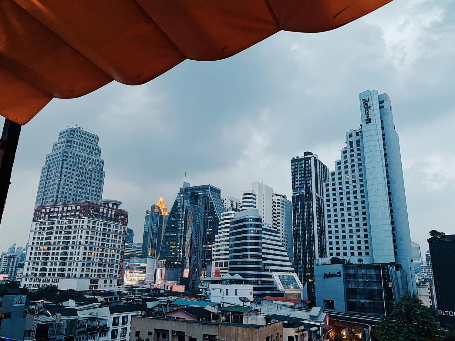 Level 50 by SEE FAH, Sanay Rooftop Bar, Cosmo Bar Bkk, Flashback Rooftop Bar, Dumbo BKK, Wallflowers Cafe, LeeLa Bar, 342 Bar, Peak-A-Boo Bar, SwingBar