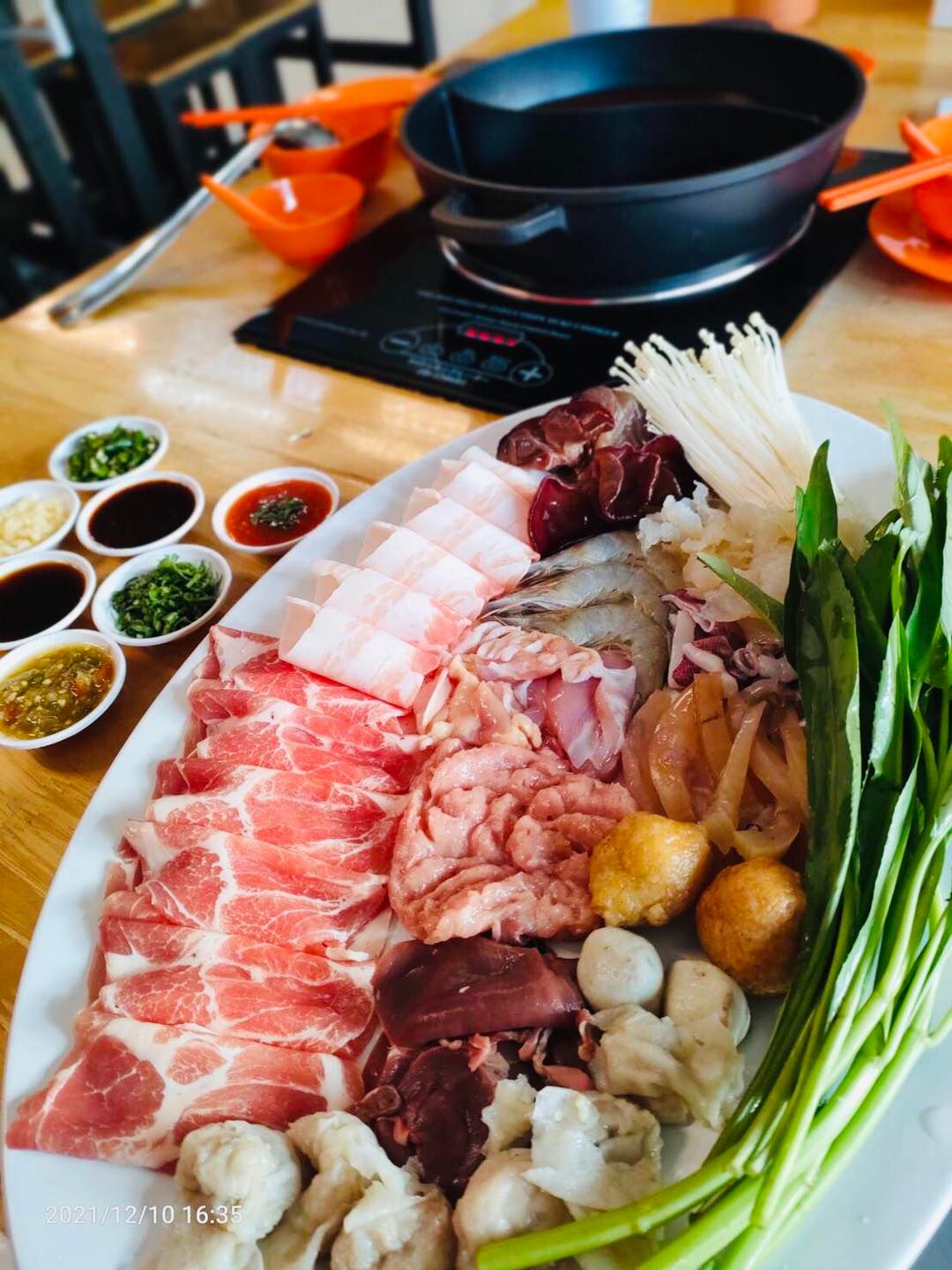 Baan suki, Y.O.U หมูกระทะ, JJANG restaurant and BBQ, ฮ่องเต้ สุกี้-ปิ้งย่าง บุฟเฟ่ต์, สุกี้ตี๋น้อย, สาขาเลียบด่วนเอกมัยรามอินทรา, BestBeef, ปิ้ง-ย่างเทวดา, Happy Suki, 18 มงกุฎ สุกี้-ชาบู, สุกี้ดารา, อร่อยติ่มซำ สุกี้สไตล์ฮ่องกง