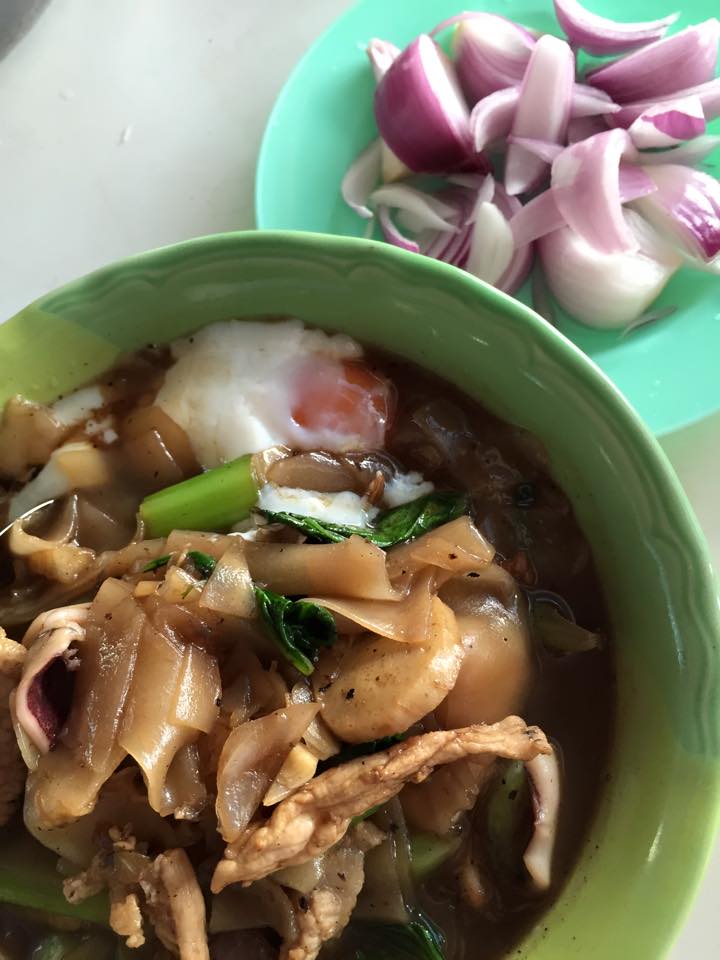 หมี่สะปำ คุณยายเจียร ภูเก็ต, ร้านก๋วยเตี๋ยวเนื้อวัวรับอรุณ, หมี่อ่าวเก, หมี่น้ำกุ้ง อ่าวเก ถนน พูนผล, กิตติก๋วยเตี๋ยวเป็ด ภูเก็ต, ก๋วยเตี๋ยวเรือราไวย์ ซอยใสยวน, ร้านก๋วยเตี๋ยวเรือสี่พระยา (สาขาฉลอง), กิมท้อ นครปฐม, ก๋วยเตี๋ยวลูกชิ้นเนื้อรามา, หมี่แป๊ะเถว, ร้านหมี่โป๋เบี๋ยน, ก๋วยเตี๋ยวเรืออัมพวาภูเก็ต