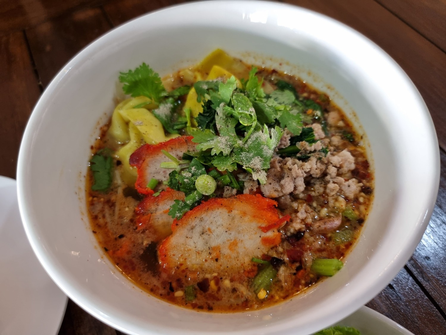 หมี่สะปำ คุณยายเจียร ภูเก็ต, ร้านก๋วยเตี๋ยวเนื้อวัวรับอรุณ, หมี่อ่าวเก, หมี่น้ำกุ้ง อ่าวเก ถนน พูนผล, กิตติก๋วยเตี๋ยวเป็ด ภูเก็ต, ก๋วยเตี๋ยวเรือราไวย์ ซอยใสยวน, ร้านก๋วยเตี๋ยวเรือสี่พระยา (สาขาฉลอง), กิมท้อ นครปฐม, ก๋วยเตี๋ยวลูกชิ้นเนื้อรามา, หมี่แป๊ะเถว, ร้านหมี่โป๋เบี๋ยน, ก๋วยเตี๋ยวเรืออัมพวาภูเก็ต