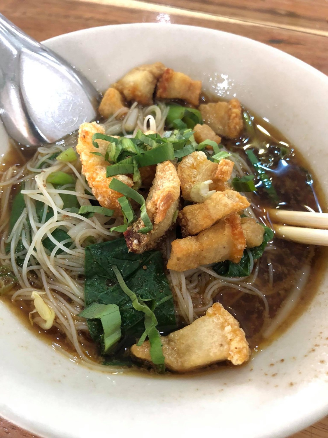 หมี่สะปำ คุณยายเจียร ภูเก็ต, ร้านก๋วยเตี๋ยวเนื้อวัวรับอรุณ, หมี่อ่าวเก, หมี่น้ำกุ้ง อ่าวเก ถนน พูนผล, กิตติก๋วยเตี๋ยวเป็ด ภูเก็ต, ก๋วยเตี๋ยวเรือราไวย์ ซอยใสยวน, ร้านก๋วยเตี๋ยวเรือสี่พระยา (สาขาฉลอง), กิมท้อ นครปฐม, ก๋วยเตี๋ยวลูกชิ้นเนื้อรามา, หมี่แป๊ะเถว, ร้านหมี่โป๋เบี๋ยน, ก๋วยเตี๋ยวเรืออัมพวาภูเก็ต