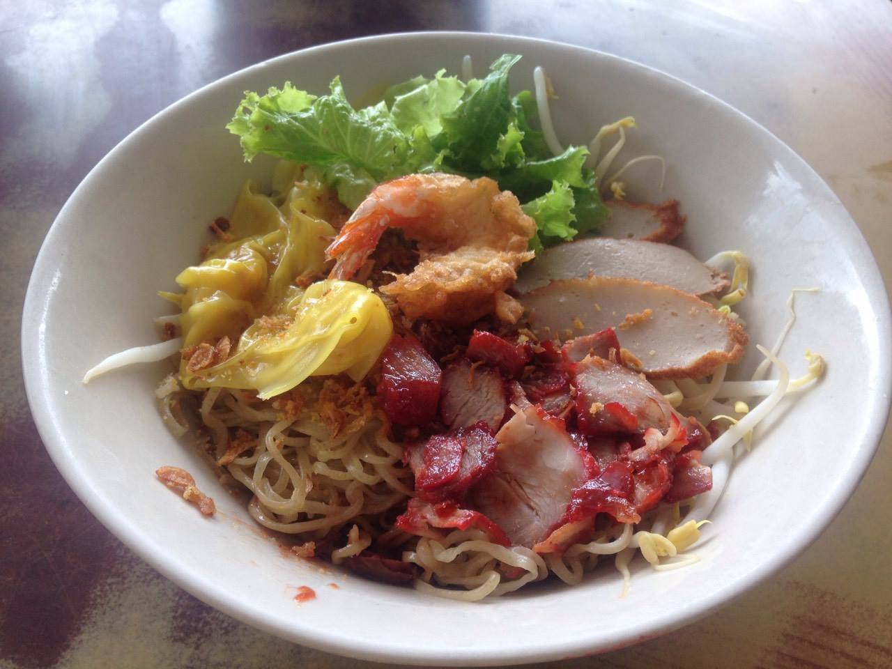 หมี่สะปำ คุณยายเจียร ภูเก็ต, ร้านก๋วยเตี๋ยวเนื้อวัวรับอรุณ, หมี่อ่าวเก, หมี่น้ำกุ้ง อ่าวเก ถนน พูนผล, กิตติก๋วยเตี๋ยวเป็ด ภูเก็ต, ก๋วยเตี๋ยวเรือราไวย์ ซอยใสยวน, ร้านก๋วยเตี๋ยวเรือสี่พระยา (สาขาฉลอง), กิมท้อ นครปฐม, ก๋วยเตี๋ยวลูกชิ้นเนื้อรามา, หมี่แป๊ะเถว, ร้านหมี่โป๋เบี๋ยน, ก๋วยเตี๋ยวเรืออัมพวาภูเก็ต