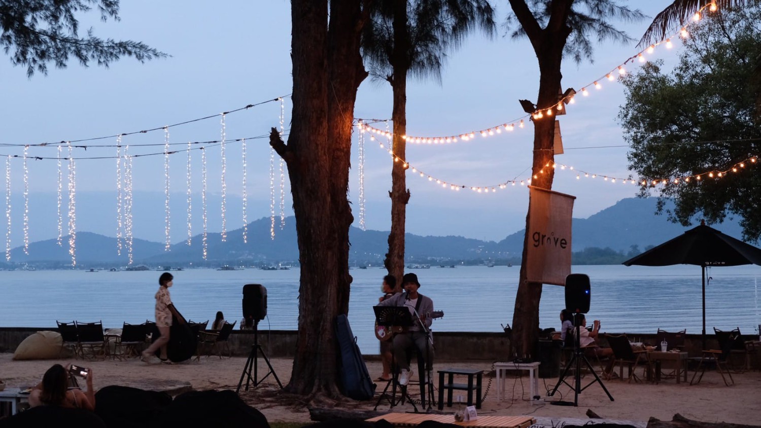 MOONSTo̲̲NE, Bread Crumbs Cafe, Happy Cafe and Minifarm, เสื่อผืน หมอนใบ, WA-Phuket, Honest Coffee &amp; Service, Grove Phuket, RYN, DouBrew Coffee &amp; Craft, The Tent, หนัง(สือ)2521