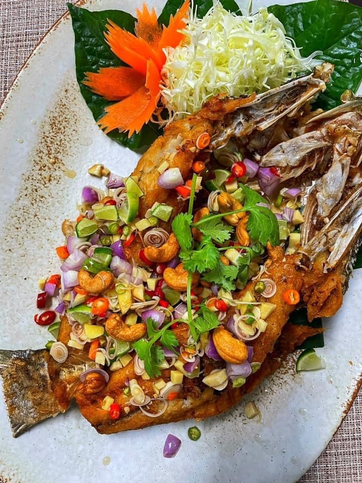 สะหวา, กลมกล่อม, ดอนญ่า, ต้นทาง, ครัวมะเรือง, ร้านข้าวต้ม 2500, เนินขุมทองการ์เด้นท์, นานหยวนบะหมี่เกี๊ยวกุ้ง, สาขากองบิน 56, ไก่ทอดเดชา, สาขาสนามบินหาดใหญ่, สบันงา, เหม่ยเหว่ย สาขาถนนสนามบิน, ร้านข้าวต้มมัดเนินขุมทอง คาเฟ่อาหารใต้