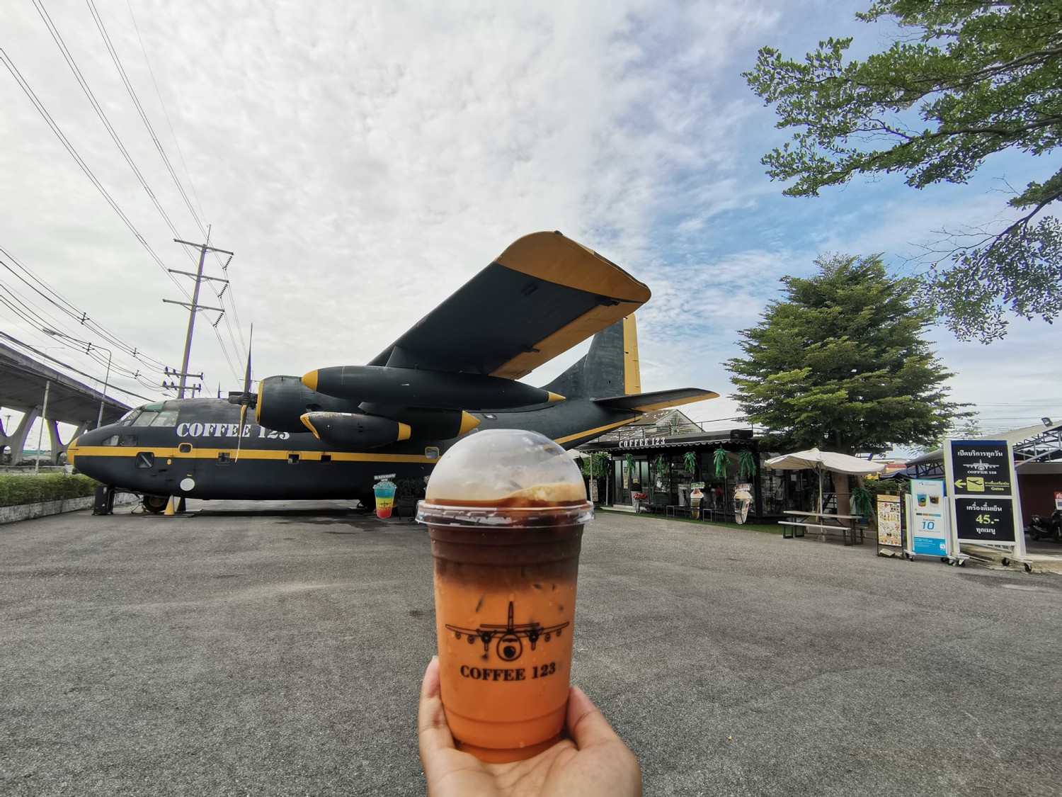 Unplan, ma na cafe', ปลาชุม : Plachum Café & Bistro, Nava House Café - นาวา เฮ้าส์ คาเฟ่, Coffee 123, FarmVille Chachoengsao, บ้านพระจันทร์เวียน, กรีนวิลล์ ผักสลัดเสิร์ฟจากฟาร์ม , D•presso cafe, Baan Melon Desert, Red Cat Cafe ตลาดบ้านใหม่, Lifehouse Cafe & Kitchen, T13 Café