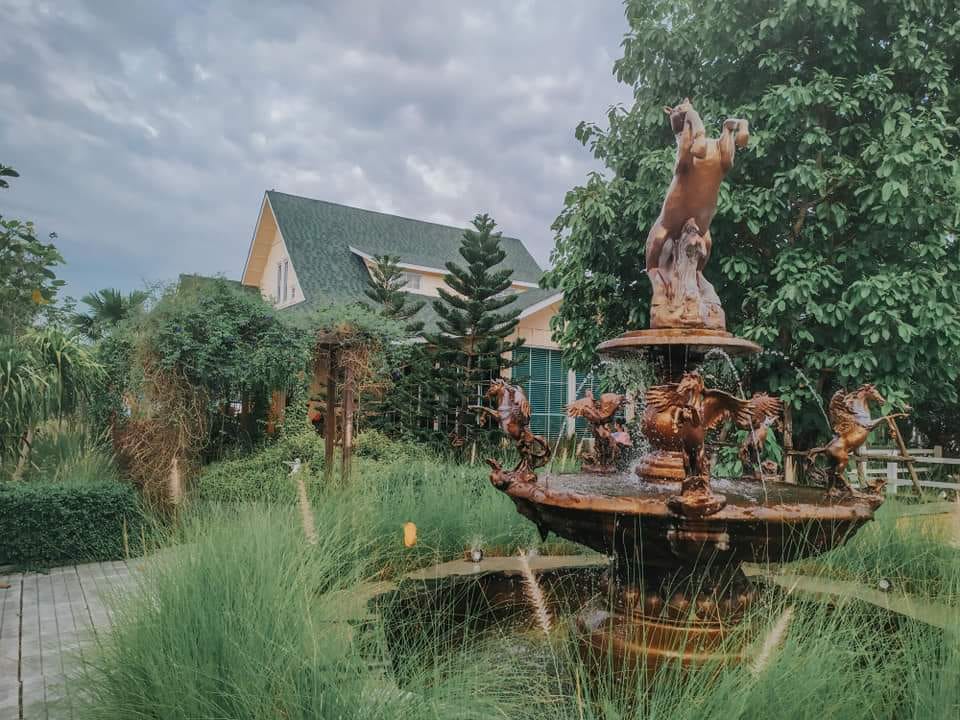 Unplan, ma na cafe', ปลาชุม : Plachum Café & Bistro, Nava House Café - นาวา เฮ้าส์ คาเฟ่, Coffee 123, FarmVille Chachoengsao, บ้านพระจันทร์เวียน, กรีนวิลล์ ผักสลัดเสิร์ฟจากฟาร์ม , D•presso cafe, Baan Melon Desert, Red Cat Cafe ตลาดบ้านใหม่, Lifehouse Cafe & Kitchen, T13 Café