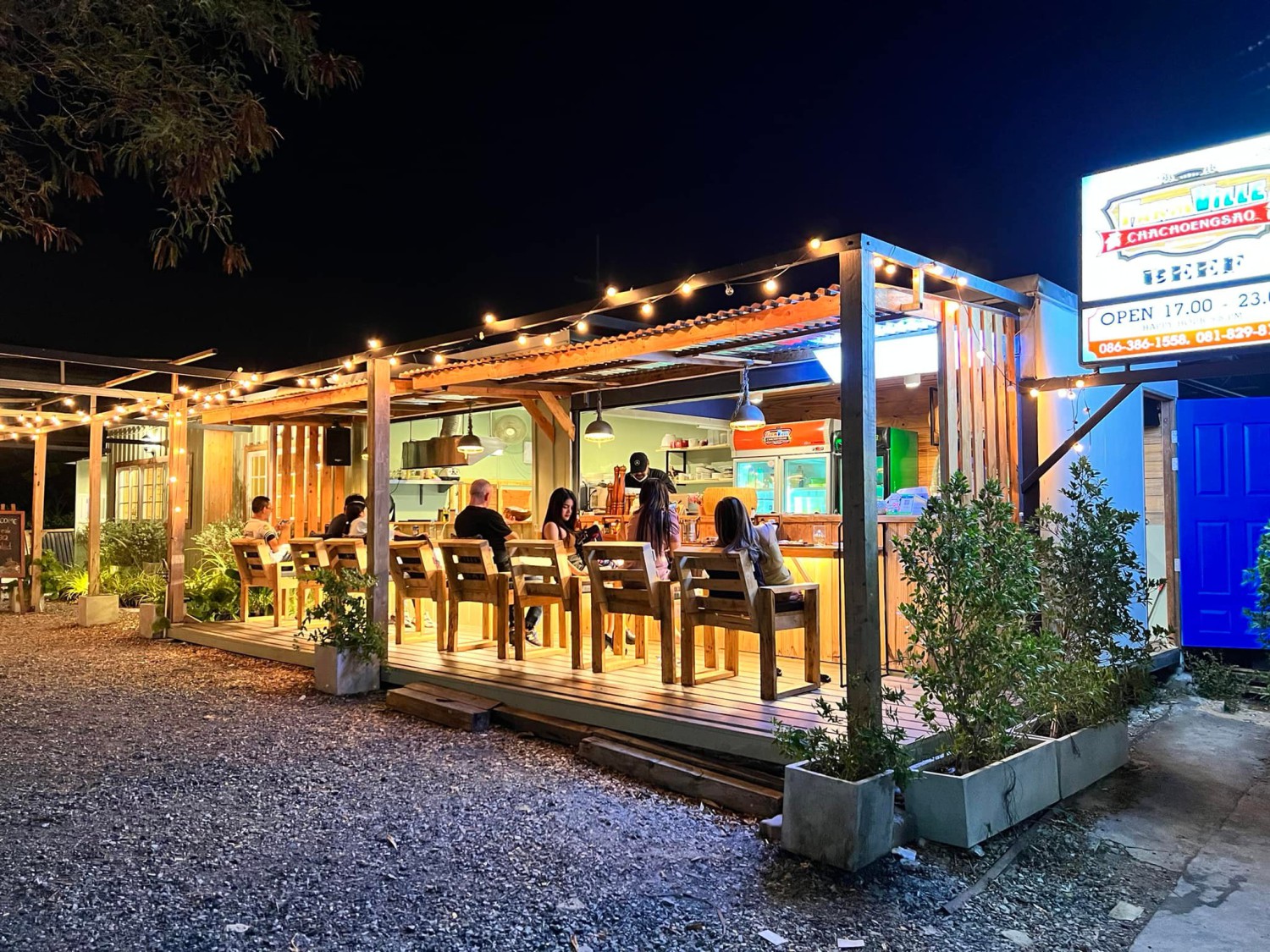 Unplan, ma na cafe', ปลาชุม : Plachum Café & Bistro, Nava House Café - นาวา เฮ้าส์ คาเฟ่, Coffee 123, FarmVille Chachoengsao, บ้านพระจันทร์เวียน, กรีนวิลล์ ผักสลัดเสิร์ฟจากฟาร์ม , D•presso cafe, Baan Melon Desert, Red Cat Cafe ตลาดบ้านใหม่, Lifehouse Cafe & Kitchen, T13 Café