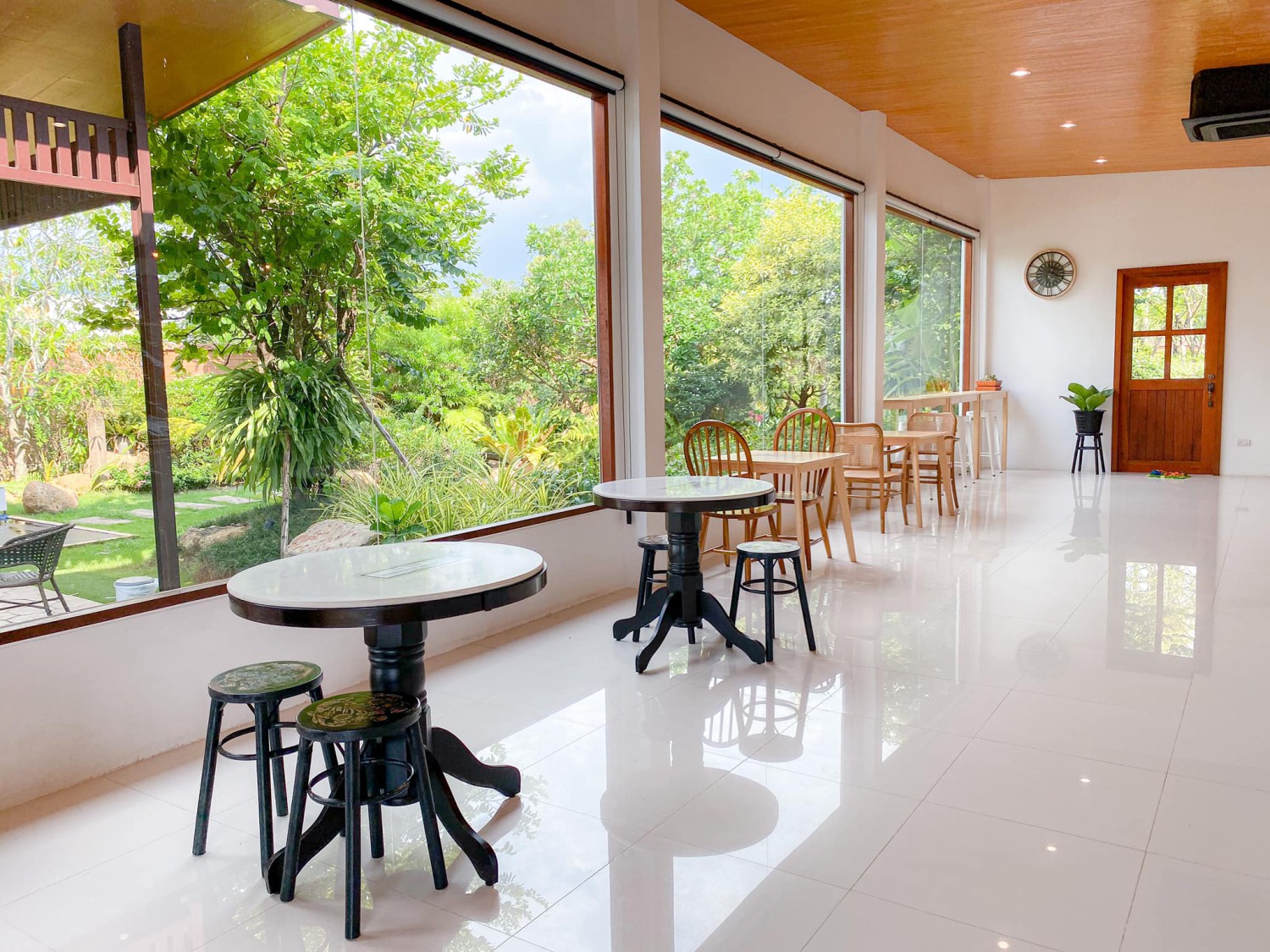 TreeHouse Cafe, Sunshine Blend Home Cafe, Sandtoni, The Stand Brew•Bake , Virung Coffee &amp; Bar, ตากอากาศ, โกงกางคาเฟ่, Studio 55 Cafe