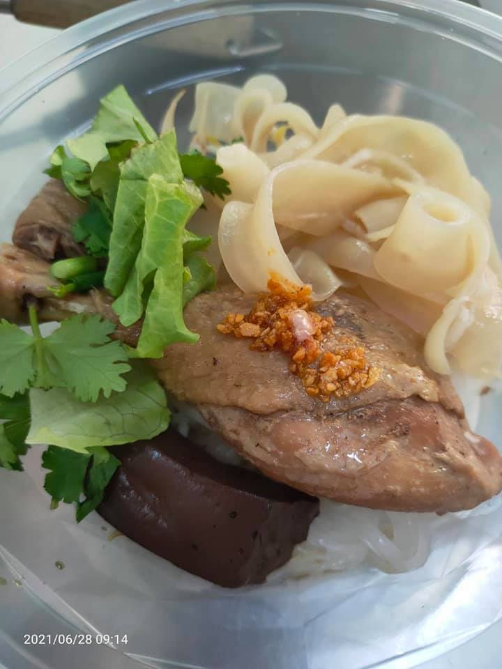 นิยมบุฟเฟ่ต์ ก๋วยเตี๋ยวไก่มะระ, ก๋วยเตี๋ยวเรือ จ้าวคุณ Jaokhun ปากน้ำ สมุทรปราการ, นายท่าน, เฮียปิงลูกชิ้นปลาหมึก, สำรวยก๋วยเตี๋ยวเนื้อ วัดอโศการาม, ก๋วยเตี๋ยวเรือเติมบุญ, ก๋วยเตี๋ยวปลื้ม เนื้อตุ๋น หมูตุ๋น, ก๋วยเตี๋ยวเนื้อ เจ๊หงษ์ แพรกษา, ก๋วยเตี๋ยวเป็ดเจ๊เต็ง, ต.รุ่งโรจน์ ลูกชิ้นปลา, เนื้อตุ๋น แม่ประคำ อร่อยที่สุดในโลก 24 ชม., เจ๊ลี ก๋วยเตี๋ยวเรืออยุธยา รสเด็ด, ติ๋มก๋วยเตี๋ยวเป็ด, ก๋วยเตี๋ยวลูกชิ้นยักษ์ - สะพานเขียว, ก๋วยเตี๋ยวดาวทอง, ก๋วยเตี๋ยวข้ามฟาก, สถานีรถไฟฟ้าทิพวัล-แบริ่งเก่า, ก๋วยเตี๋ยวเรือตรากบ ปั๊ม ปตท.สมจิตร, เจ๊ดา ก๋วยเตี๋ยวเป็ด ปากน้ำ